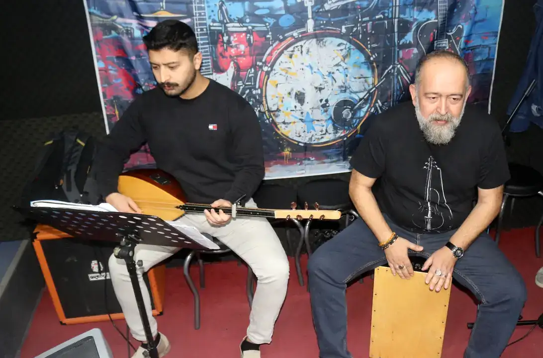 Antalya Eğitim Araştırma Doktorlarından Rock Orkestrası 3